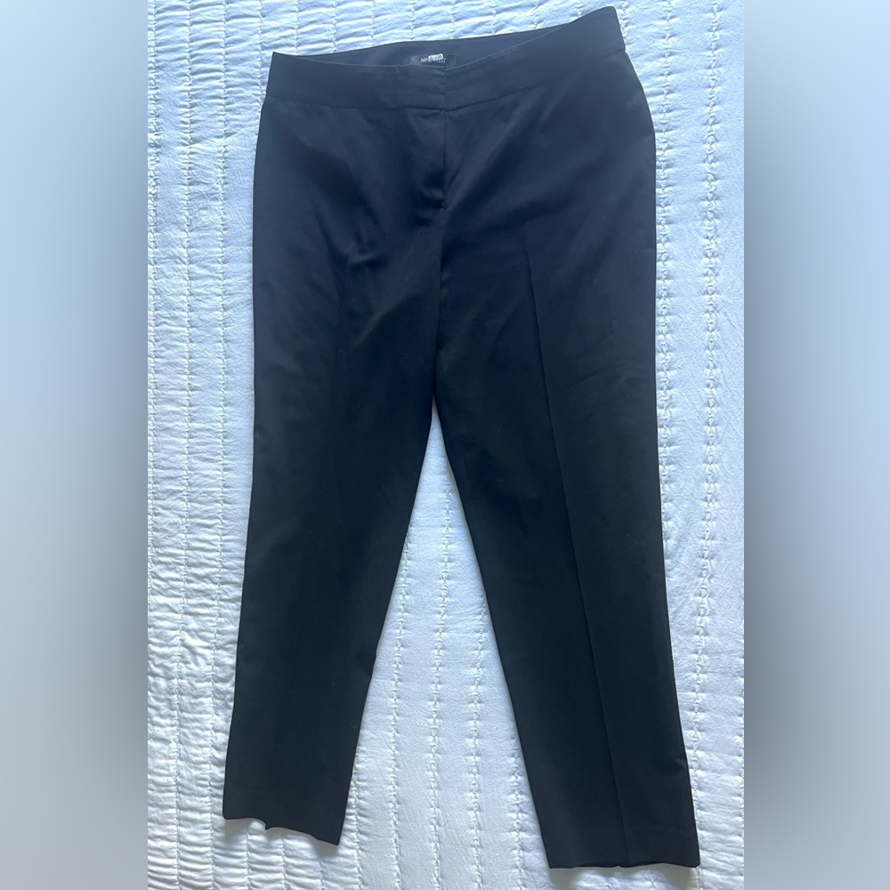 Nine West black slacks trousers, straight leg. Size 10.